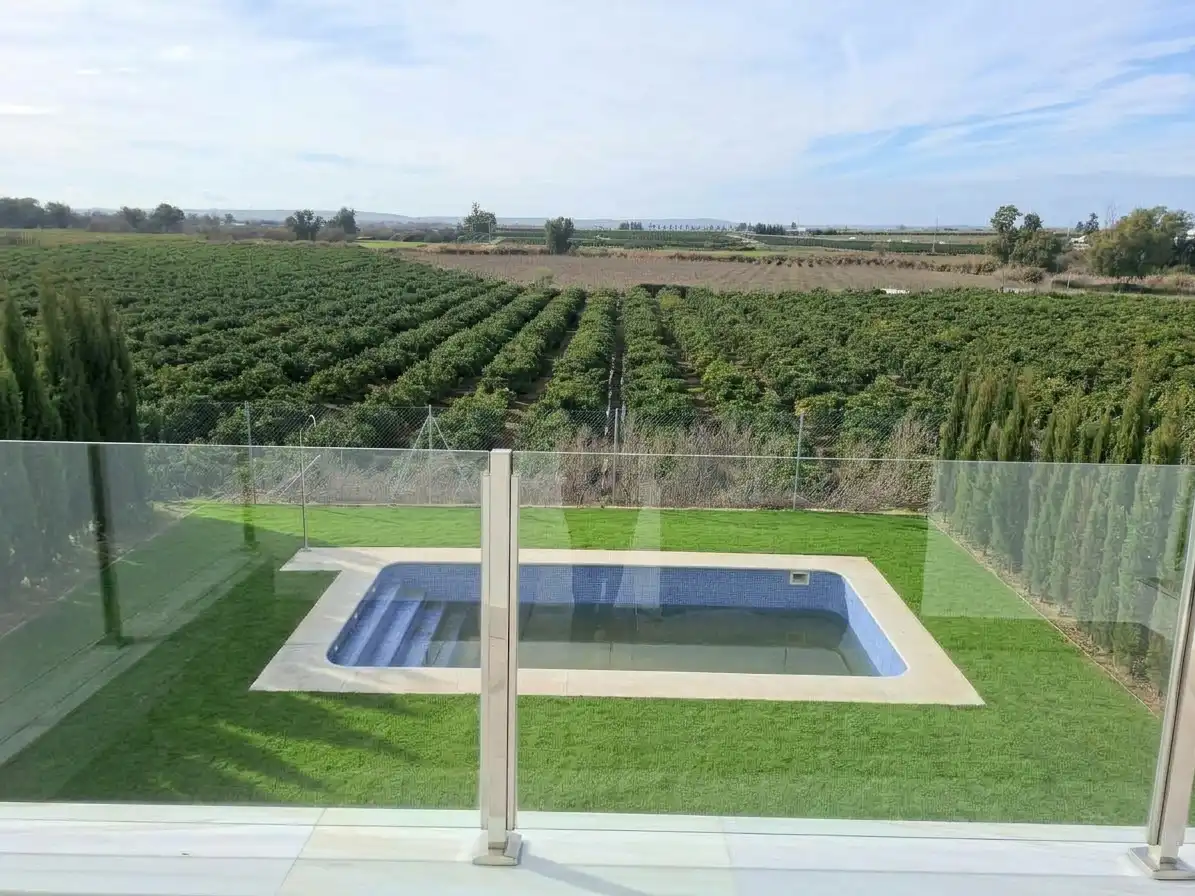 Piscina de Casa o chalet en venta en Alcalá del Río con Calefacción, Jardín privado y Terraza