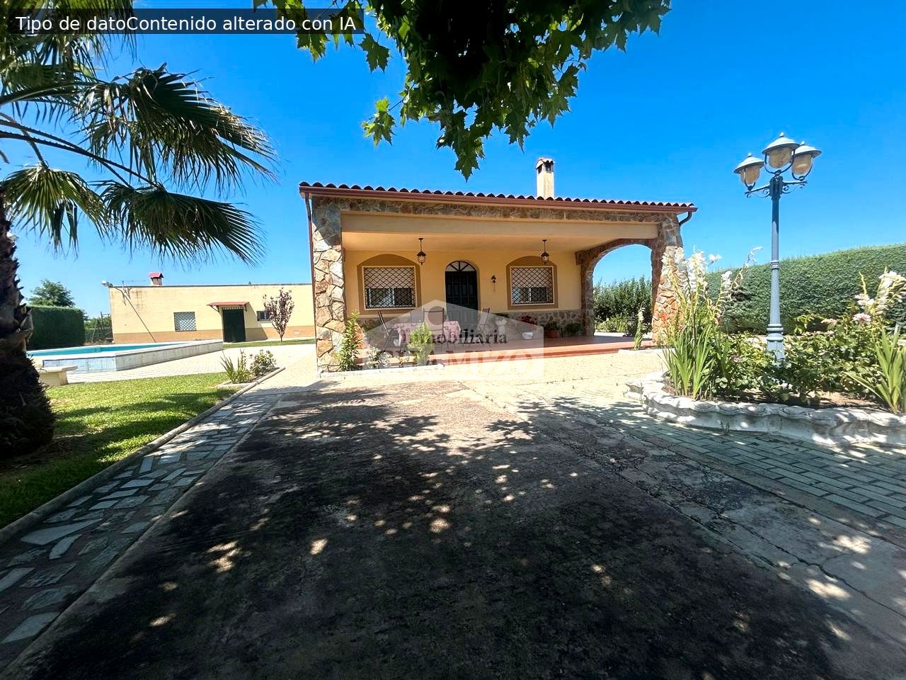 Vista exterior de Casa o xalet en venda en Villanueva de la Serena amb Aire condicionat, Jardí privat i Traster