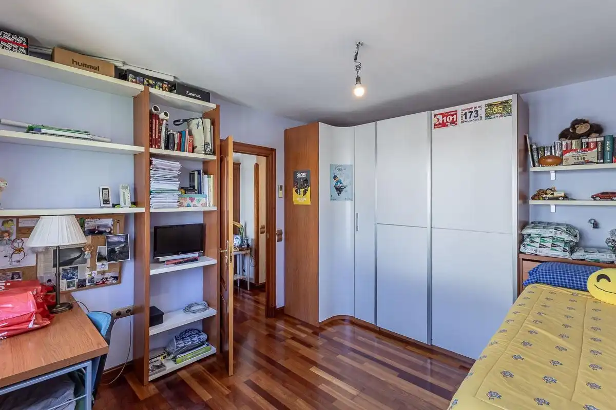 Dormitori de Casa o xalet en venda en Granada amb Aire condicionat, Calefacció i Jardí privat