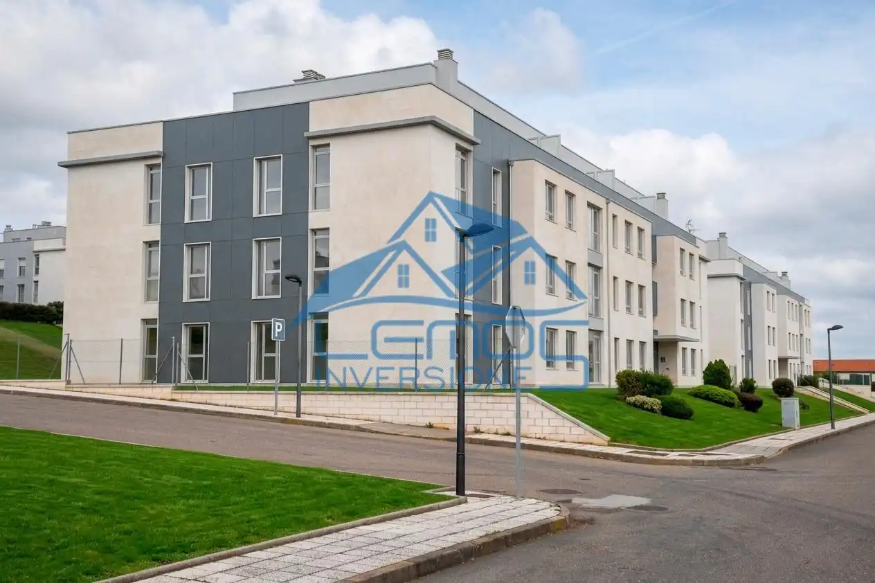 Außenansicht von Wohnung zum Verkauf in Chozas de Abajo mit Terrasse