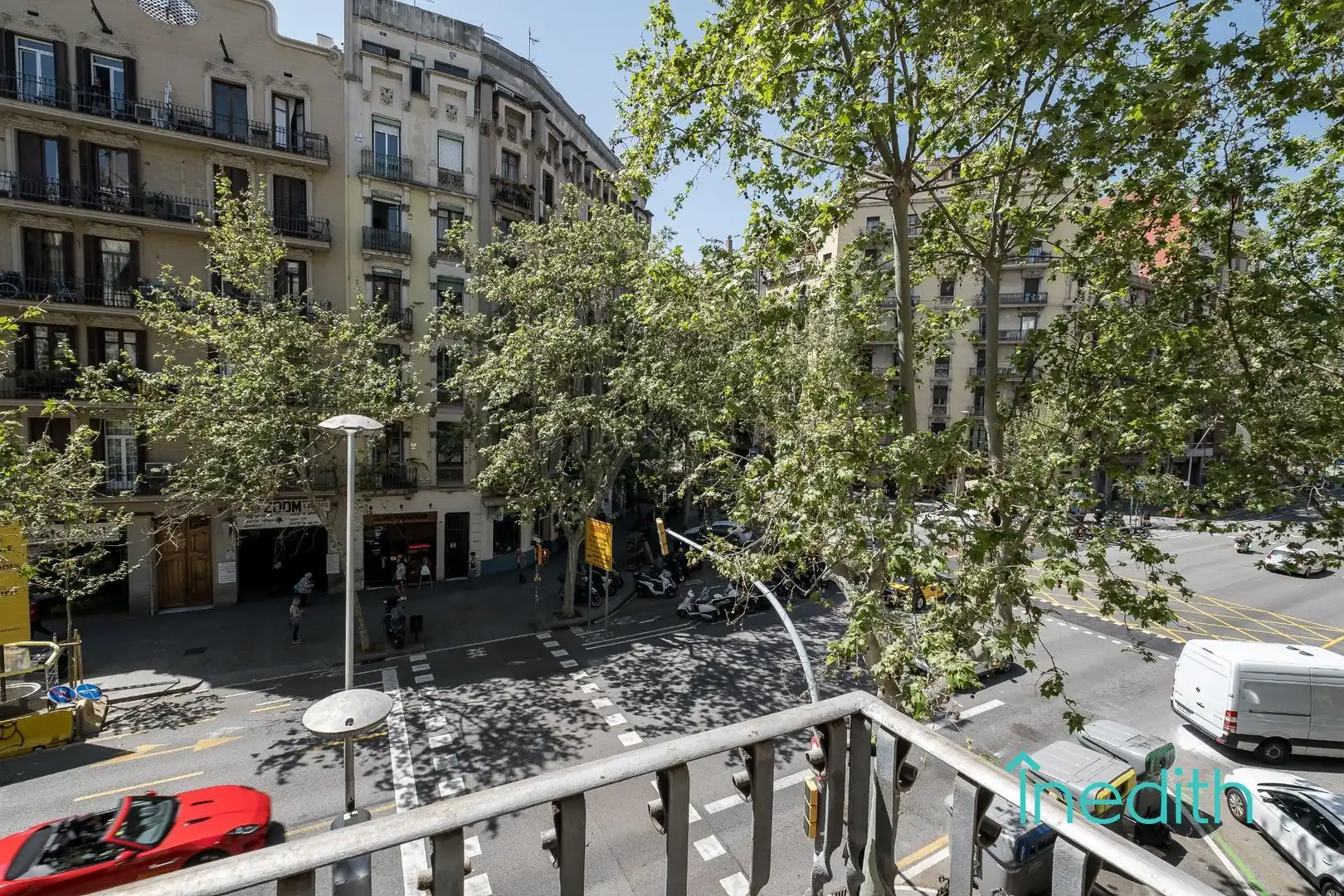 Exterior view of Flat for sale in Barcelona  with Air Conditioner, Terrace and Furnished