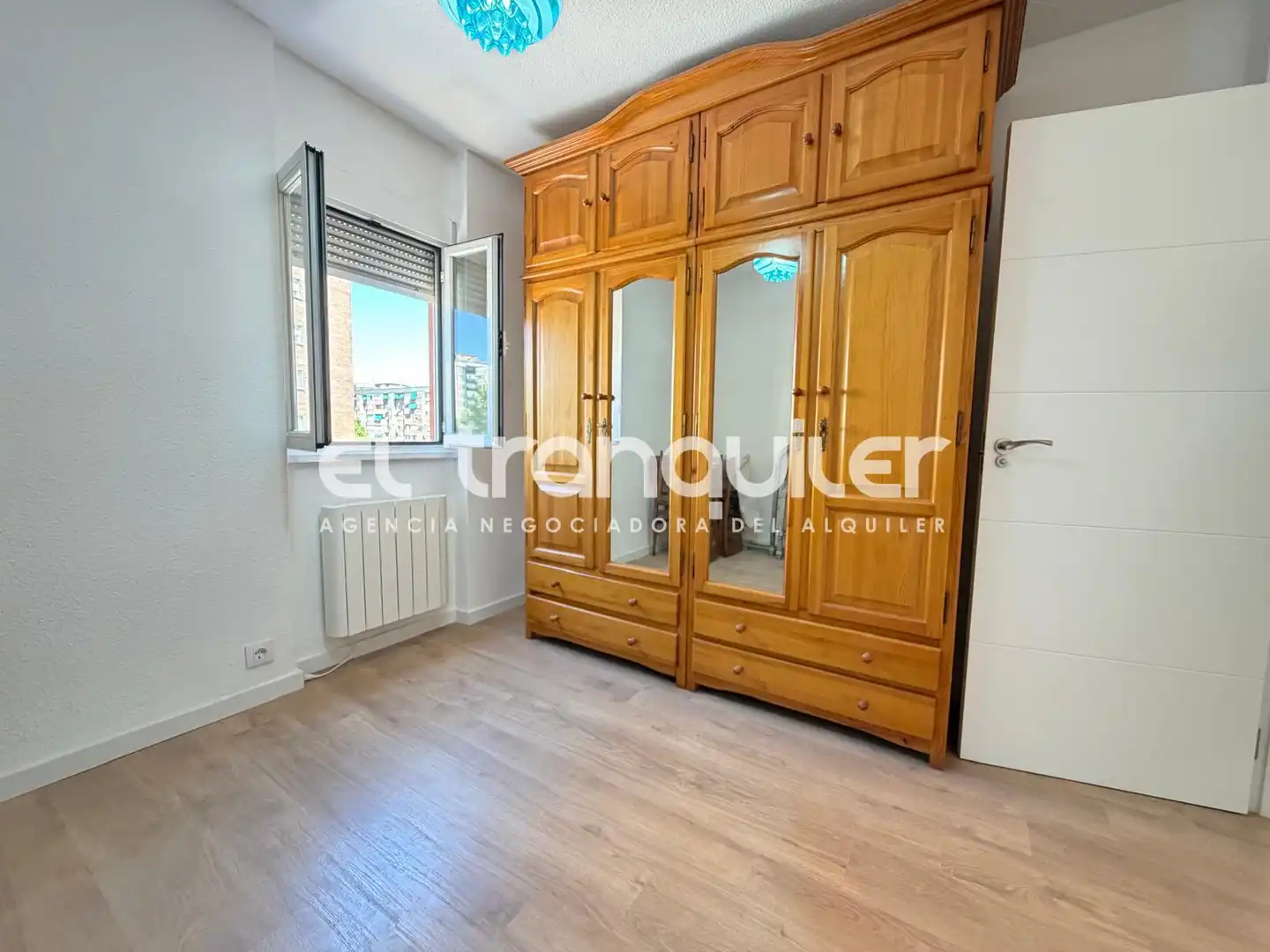 Bedroom of Flat for rent in Madrid  with Air Conditioner, Terrace and Washing machine
