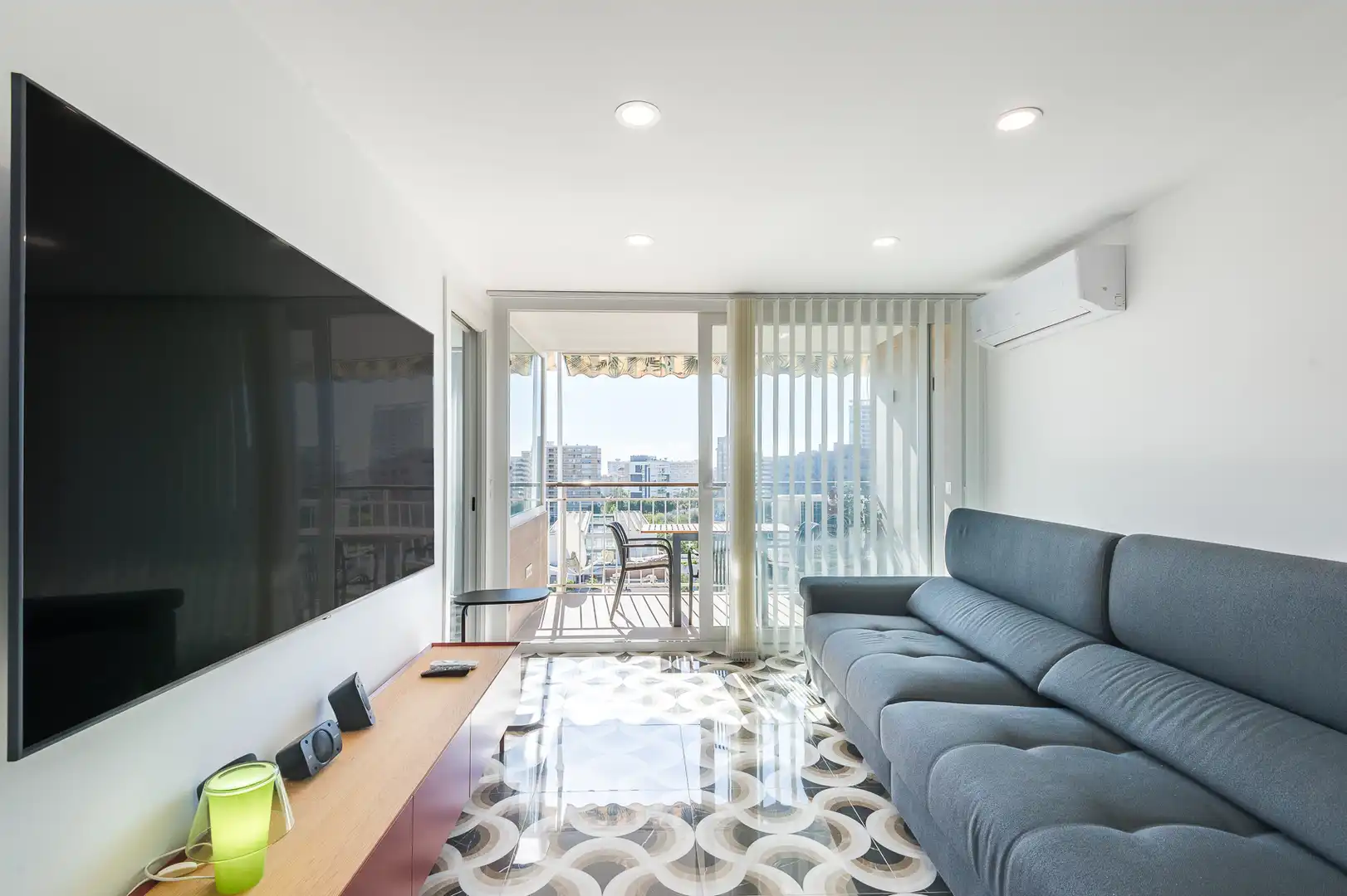 Sala de estar de Piso en venta en Alicante / Alacant con Aire acondicionado, Terraza y Amueblado