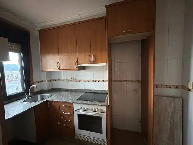 Cocina de Estudio de alquiler en Vigo  con Trastero y Horno