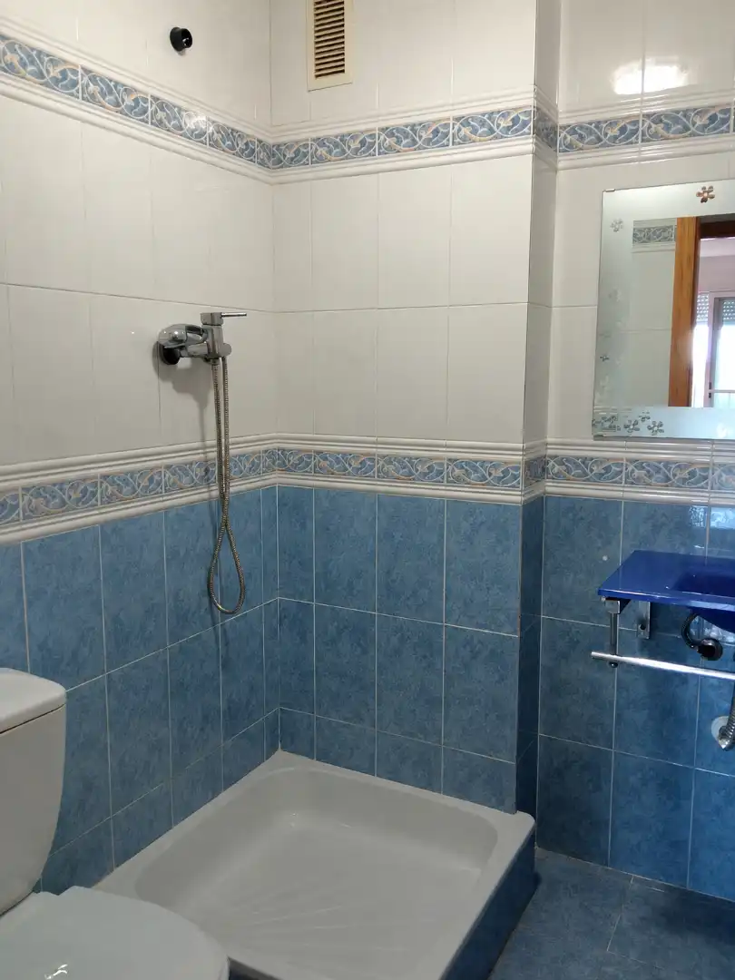 Baño de Dúplex en venta en Massamagrell con Horno, Lavadora y Balcón