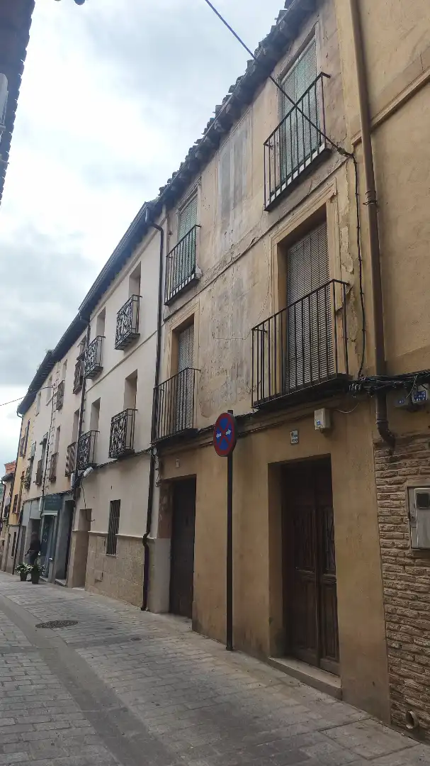 Vista exterior de Edificio en venta en Toledo