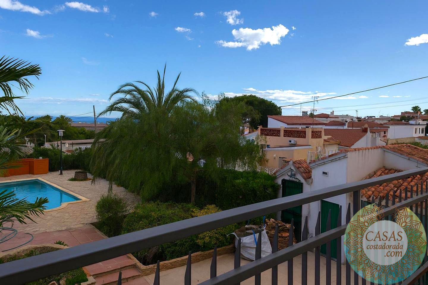 Vista exterior de Casa o xalet en venda en Alcanar amb Jardí privat, Terrassa i Piscina