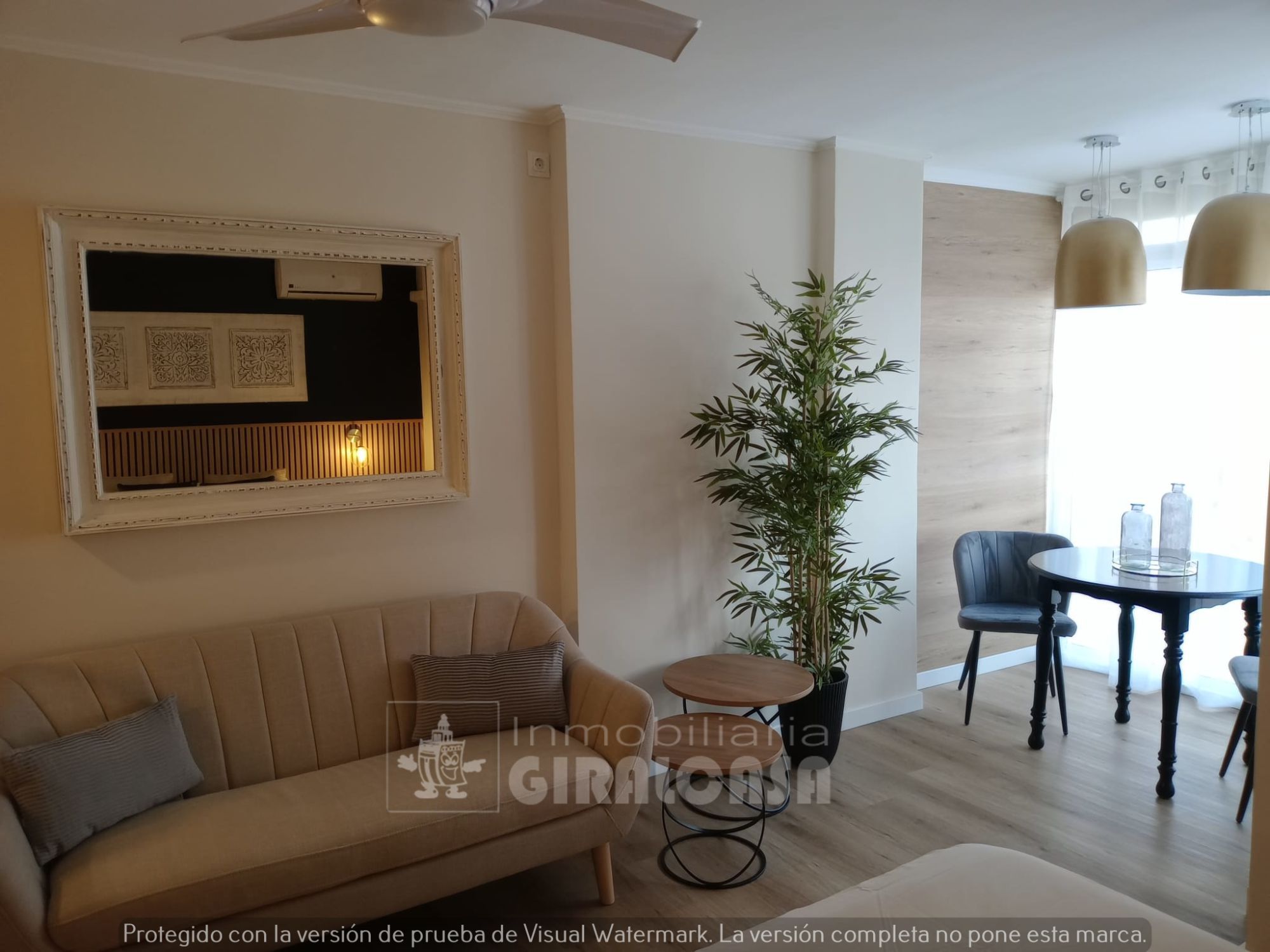 Sala d'estar de Apartament en venda en Benalmádena amb Aire condicionat, Moblat i Balcó