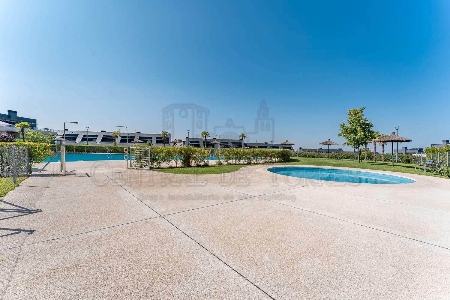 Swimming pool of Single-family semi-detached to rent in Boadilla del Monte  with Air Conditioner, Heating and Private garden