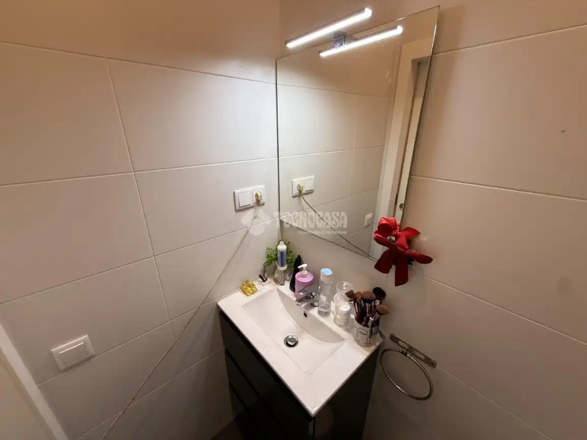Bany de Pis en venda en Barcelona amb Aire condicionat