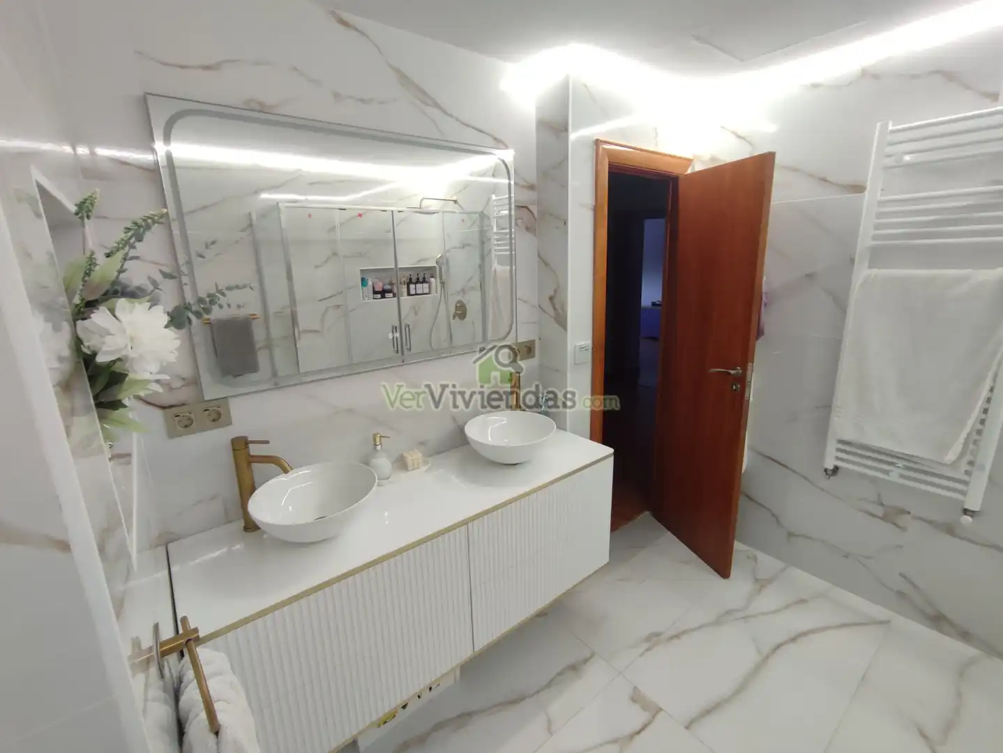 Bathroom of Houses for sale in Vallirana, Barcelona