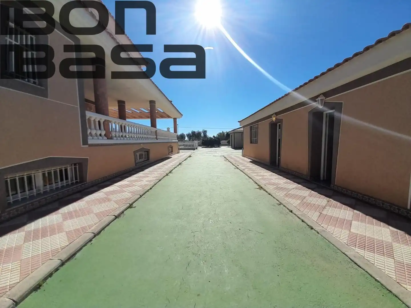 Vista exterior de Casa o xalet en venda en Alicante / Alacant amb Aire condicionat, Jardí privat i Piscina
