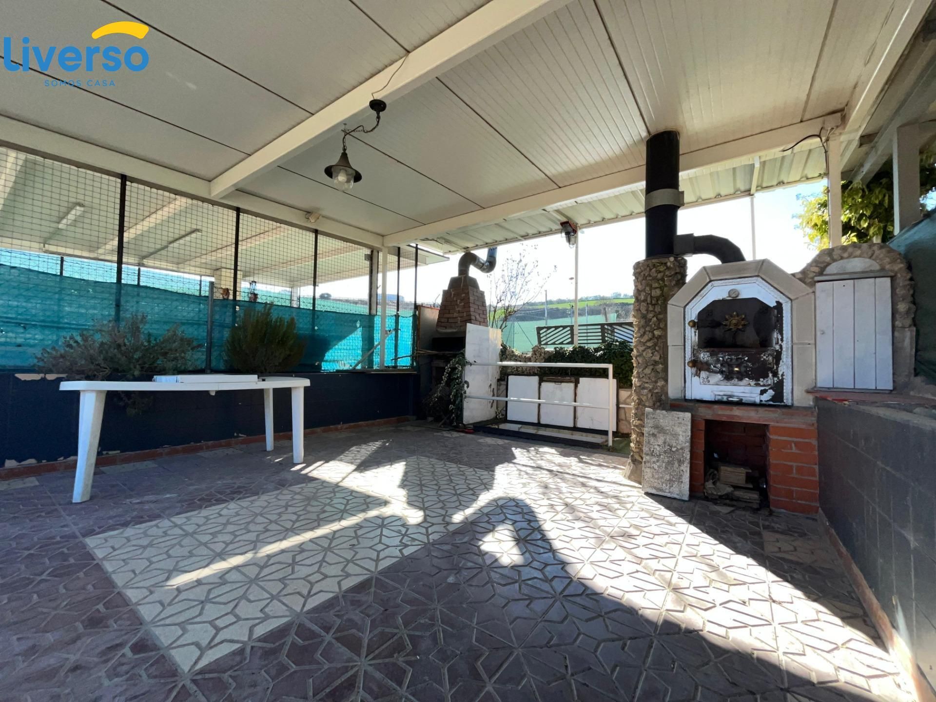 Terrasse von Einfamilien-Reihenhaus zum Verkauf in Villanueva de Argaño mit Privatgarten, Terrasse und Möbliert