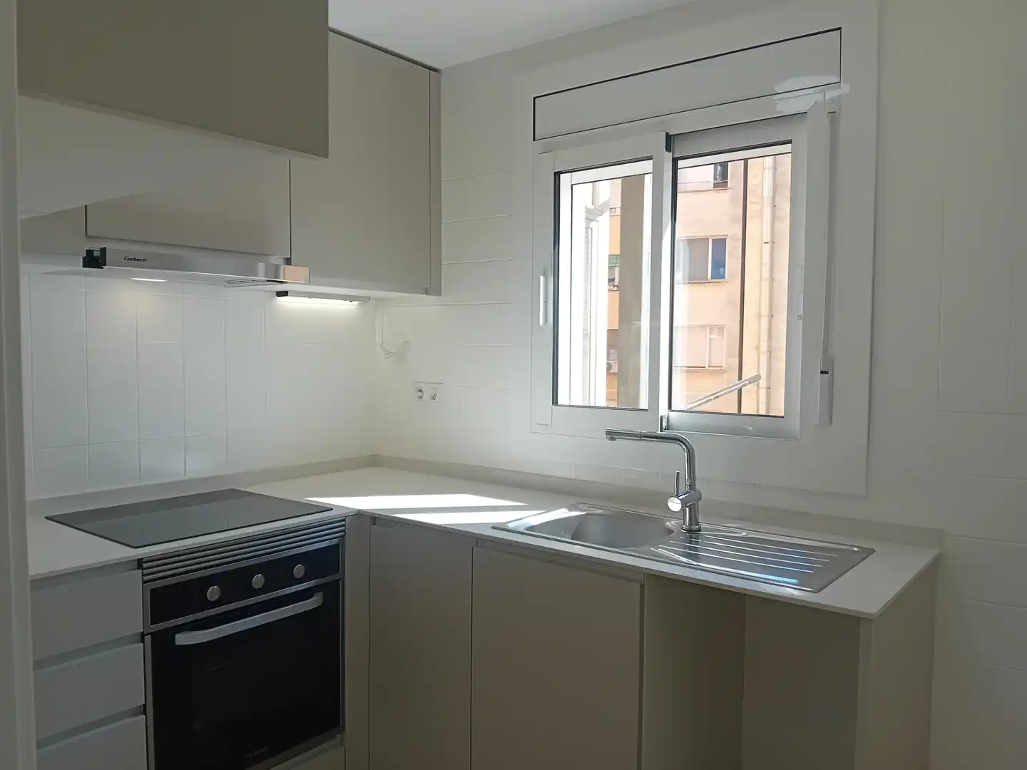 Cocina de Piso en venta en Girona con Calefacción, Terraza y Internet