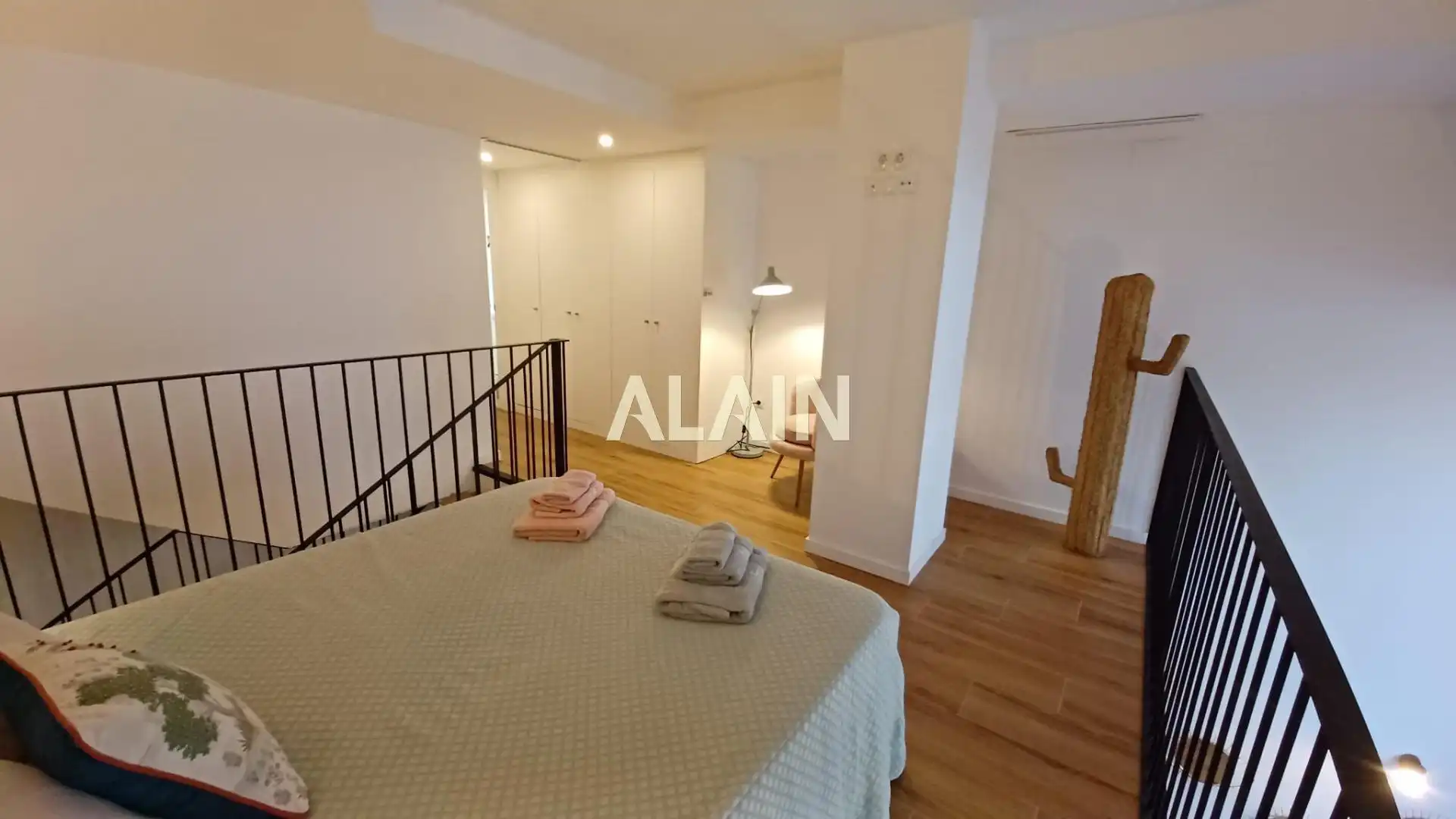 Habitación de Loft en venta en Valencia con Aire acondicionado, Parquet y Amueblado