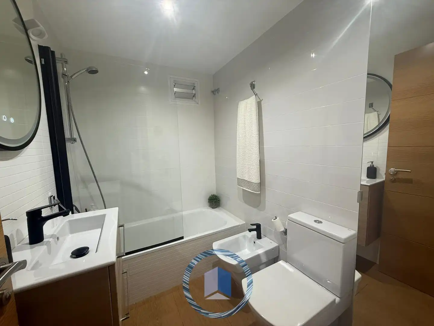 Badezimmer von Wohnung zum Verkauf in Montequinto mit Terrasse, Schwimmbad und Möbliert