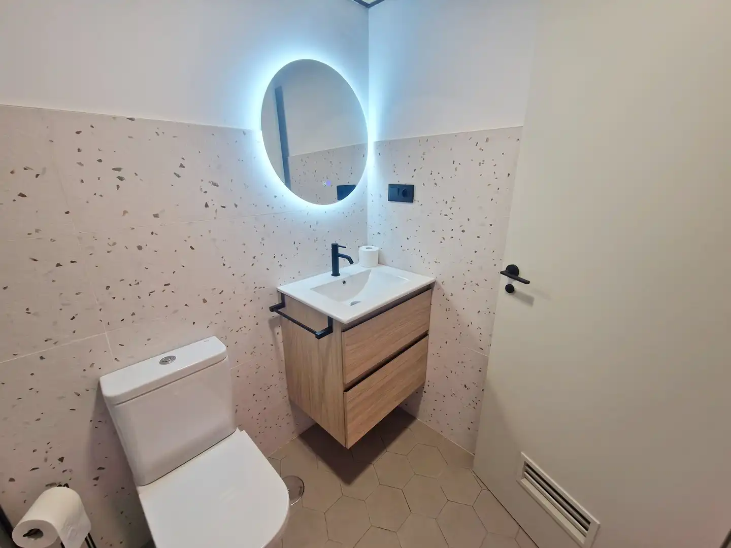 Bathroom of Apartments for rent in Málaga  with Air Conditioner and Heating