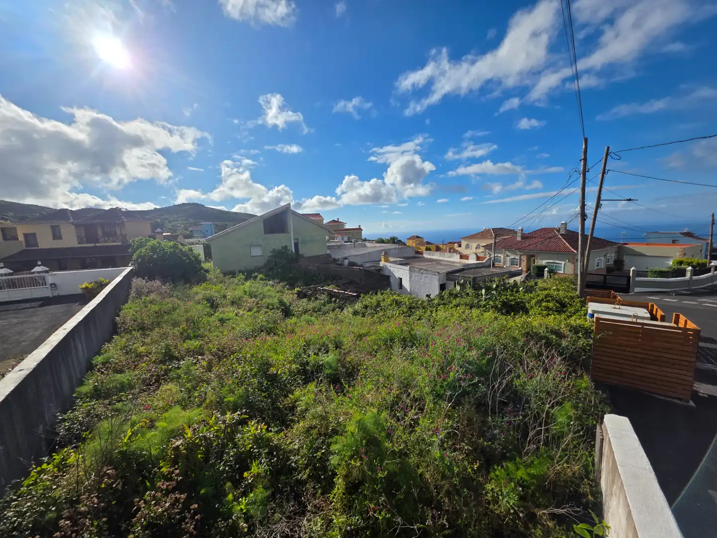 Vista exterior de Casa o xalet en venda en El Tanque amb Jardí privat i Moblat