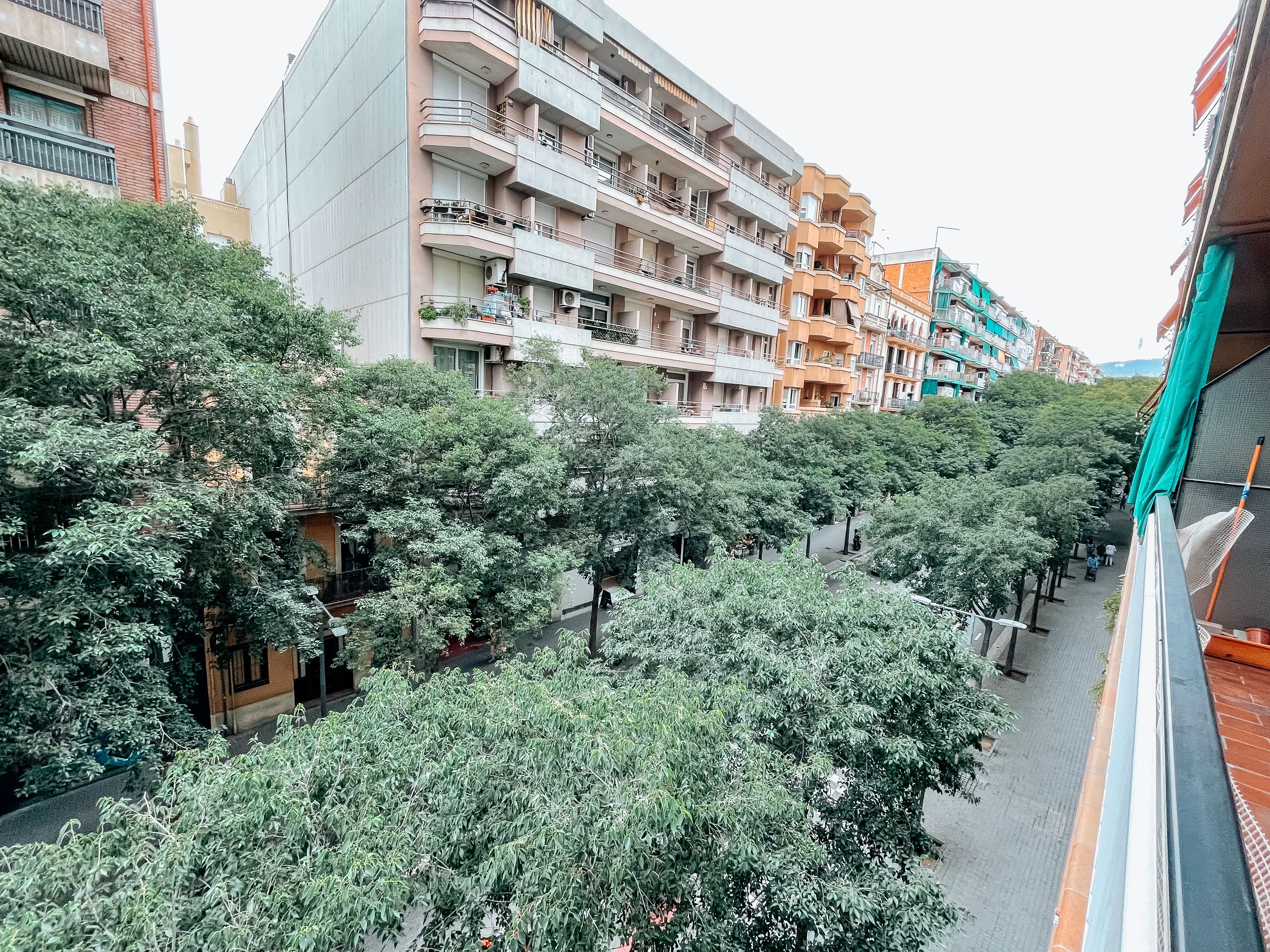 Vista exterior de Pis de lloguer en  Barcelona Capital amb Calefacció i Forn