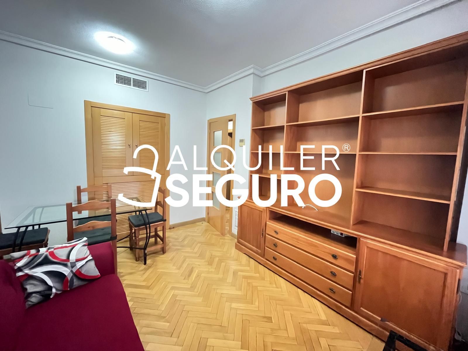 Bedroom of Flat to rent in  Madrid Capital  with Air Conditioner, Heating and Storage room