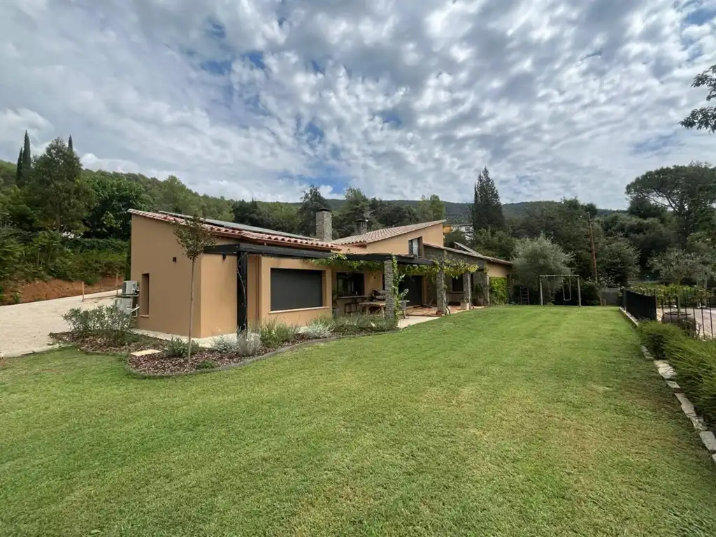 Vista exterior de Casa o chalet de alquiler en Sant Martí de Llémena con Aire acondicionado, Jardín privado y Trastero