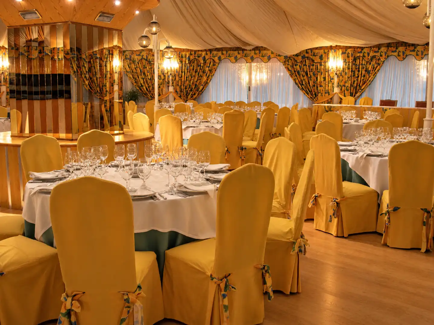 Dining room of Buildings for sale in Guadarrama, Madrid
