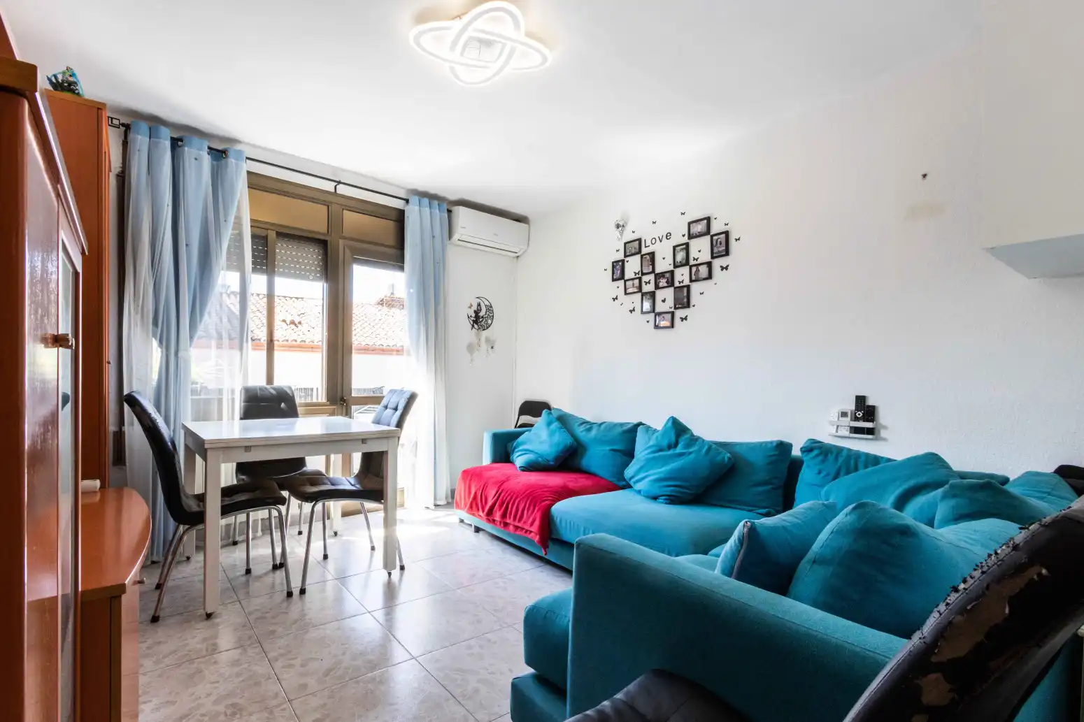 Living room of Flat for sale in Terrassa  with Air Conditioner, Heating and Balcony