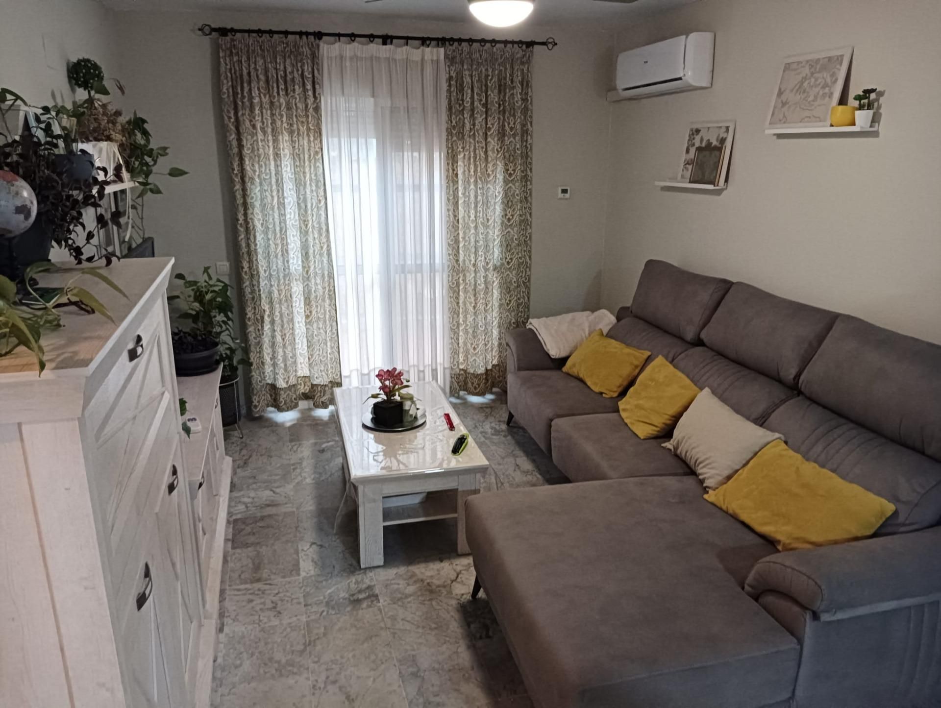 Sala d'estar de Casa adosada en venda en Cáceres Capital amb Aire condicionat, Calefacció i Terrassa