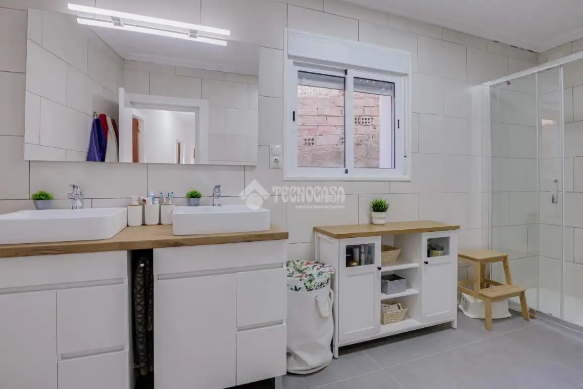 Bany de Casa o xalet en venda en Vilanova del Vallès amb Calefacció, Jardí privat i Terrassa