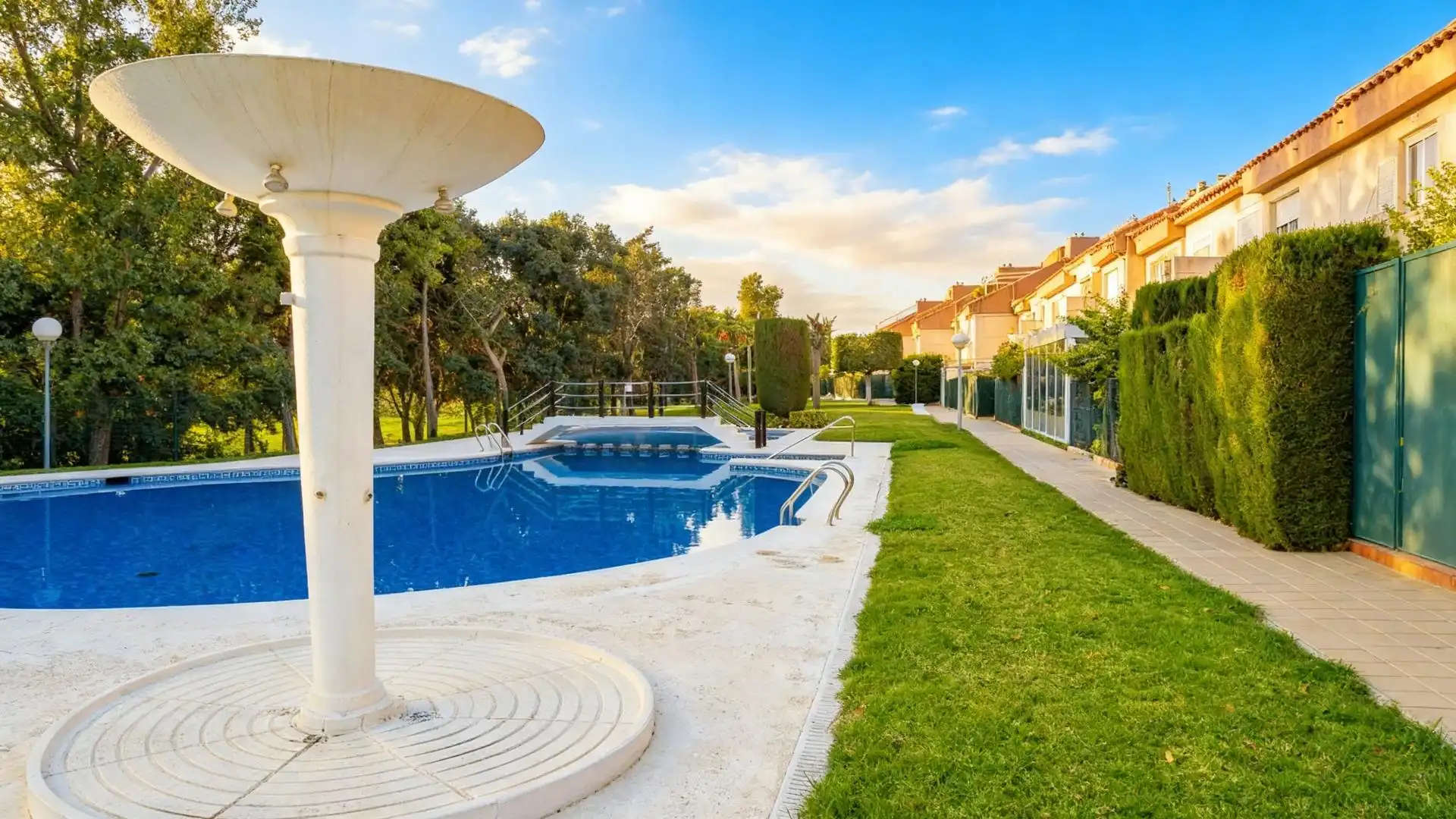 Jardín de Casa adosada en venta en Alicante / Alacant con Aire acondicionado, Jardín privado y Terraza