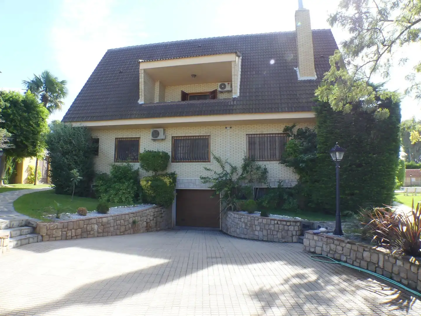 Vista exterior de Casa o xalet en venda en Godella amb Aire condicionat, Calefacció i Jardí privat
