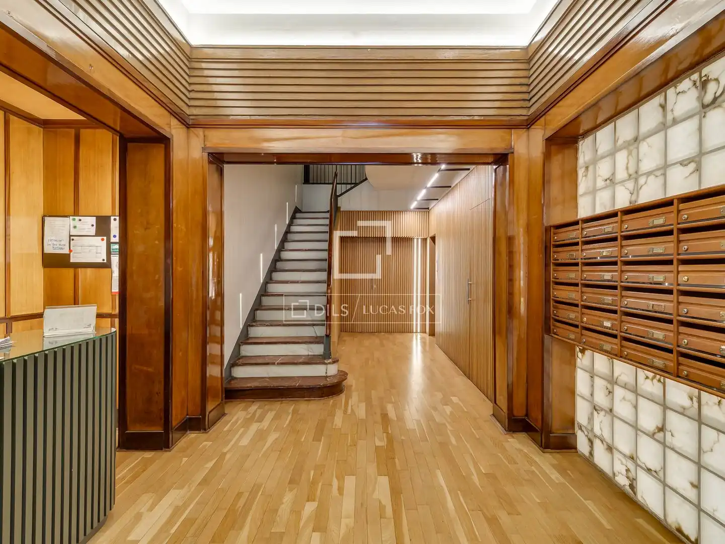Wohnung zum Verkauf in Barcelona mit Klimaanlage, Heizung und Balkon