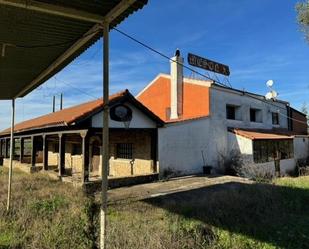 Vista exterior de Edifici en venda en Madroñera