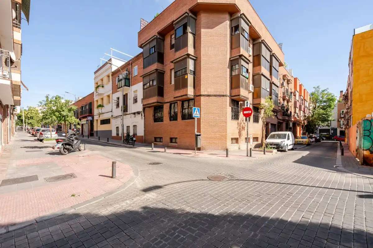 Vista exterior de Planta baixa en venda en Madrid amb Calefacció, Terrassa i Balcó