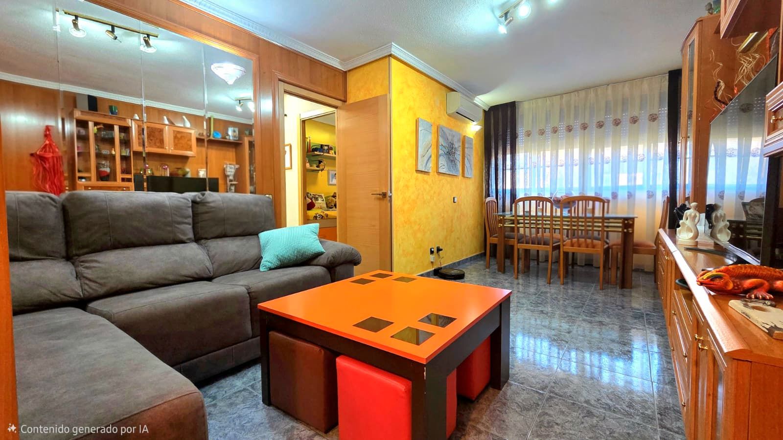 Sala d'estar de Pis en venda en Parla amb Aire condicionat, Calefacció i Moblat