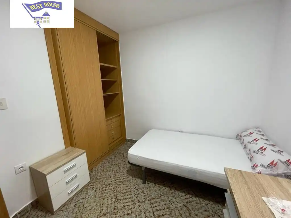 Bedroom of Flat for share in Albacete  with Heating and Balcony