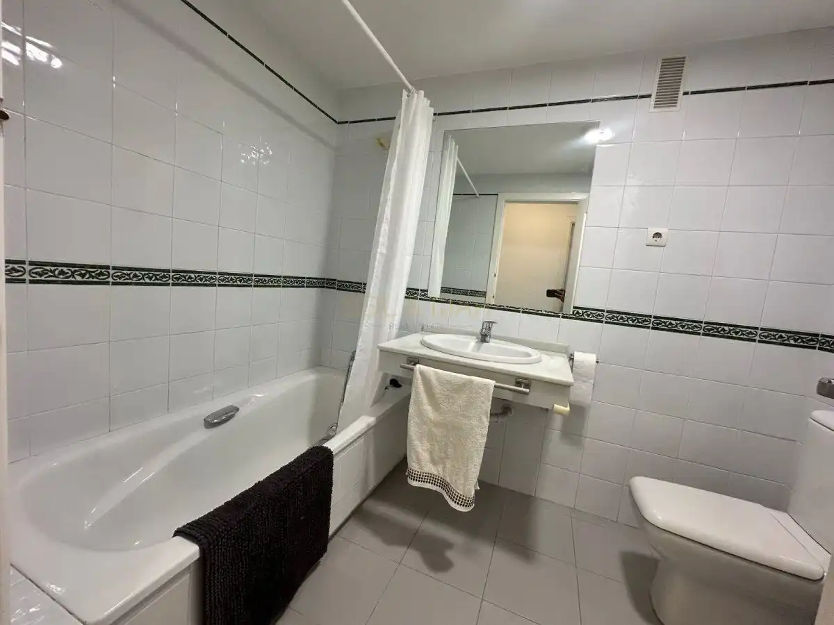 Badezimmer von Wohnungen zur Miete in Torremolinos mit Klimaanlage und Terrasse