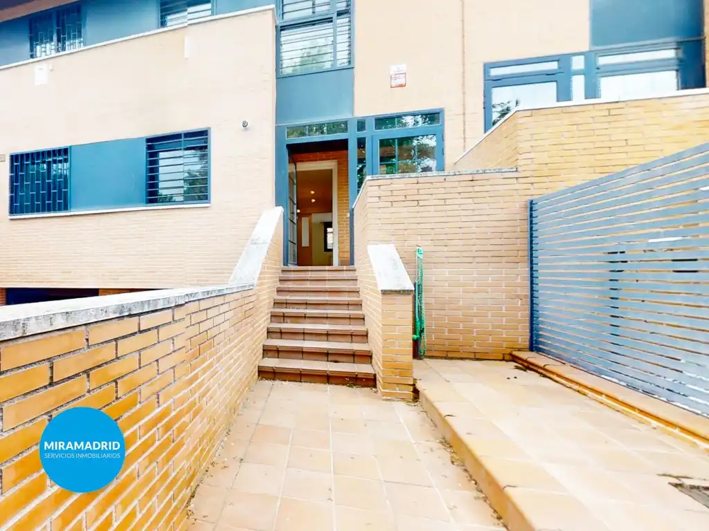 Vista exterior de Casa adosada en venta en Paracuellos de Jarama con Aire acondicionado