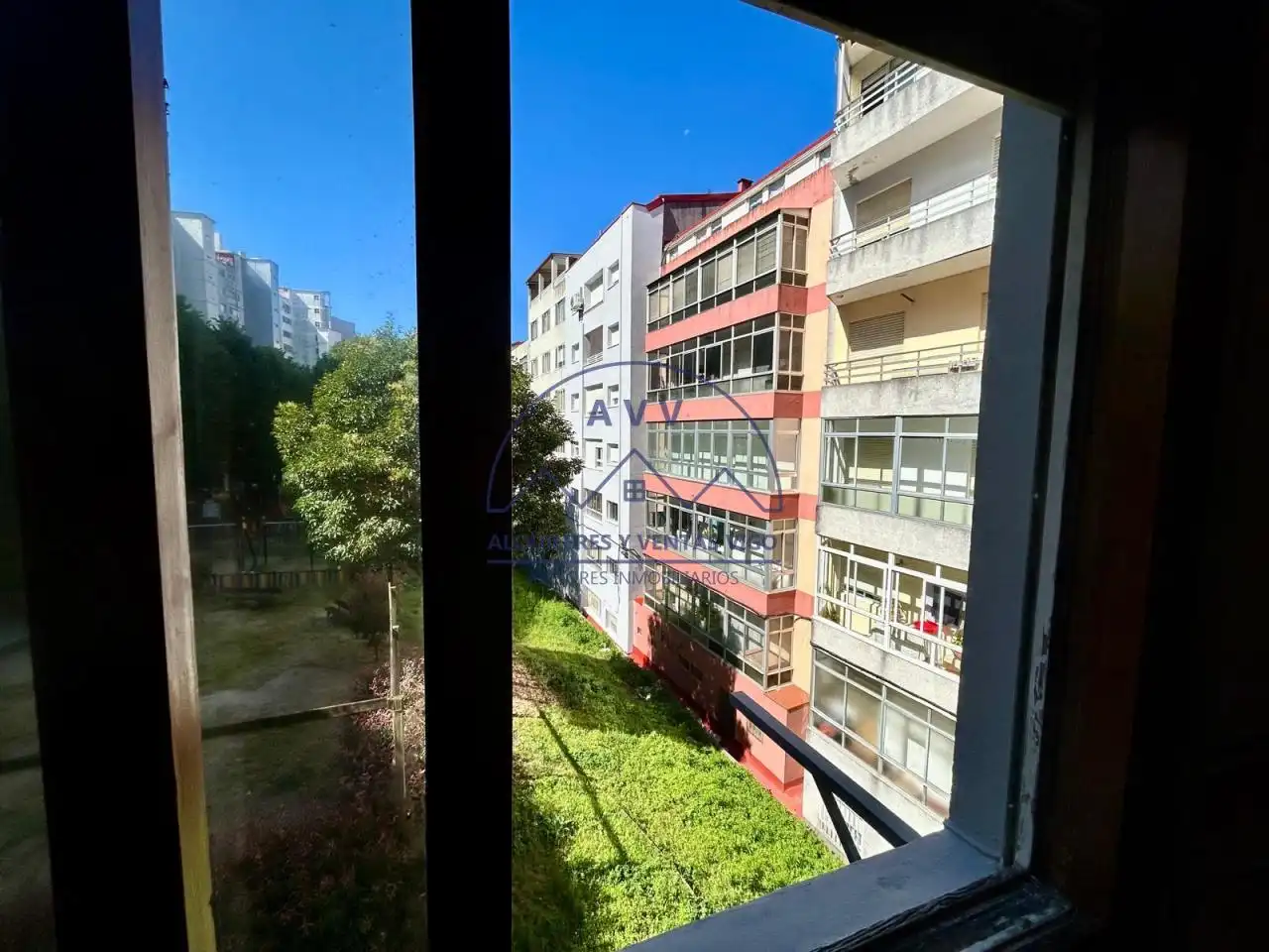 Vista exterior de Pis en venda en Vigo  amb Parquet, Traster i Moblat