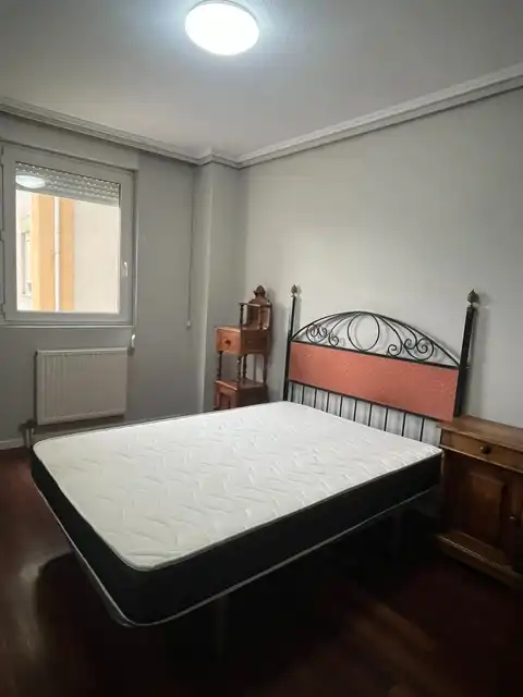 Dormitori de Pis en venda en Santa Cruz de Bezana amb Calefacció, Moblat i Forn