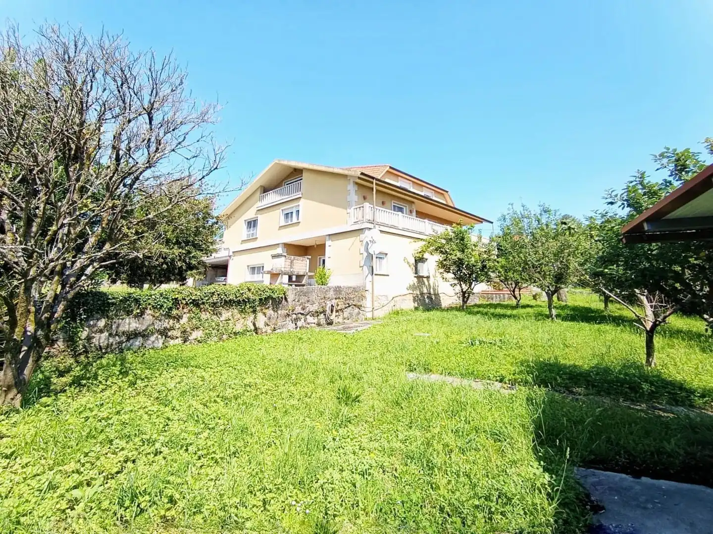 Jardí de Casa o xalet en venda en Pontevedra Capital  amb Jardí privat, Terrassa i Traster
