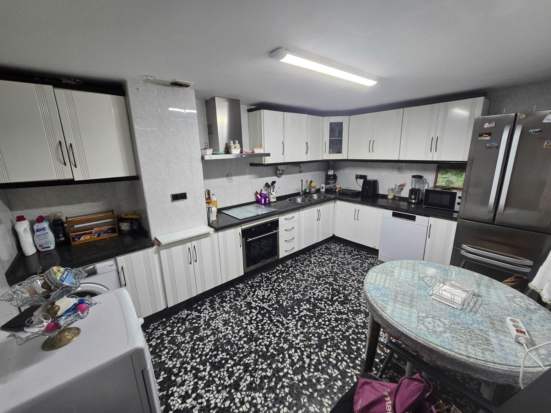 Cuina de Casa o xalet en venda en  Córdoba Capital amb Aire condicionat, Calefacció i Terrassa