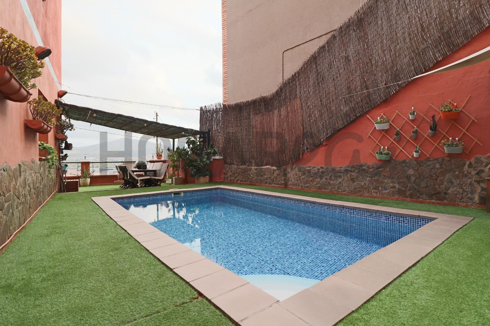 Piscina de Casa o xalet en venda en Molins de Rei amb Aire condicionat, Calefacció i Jardí privat