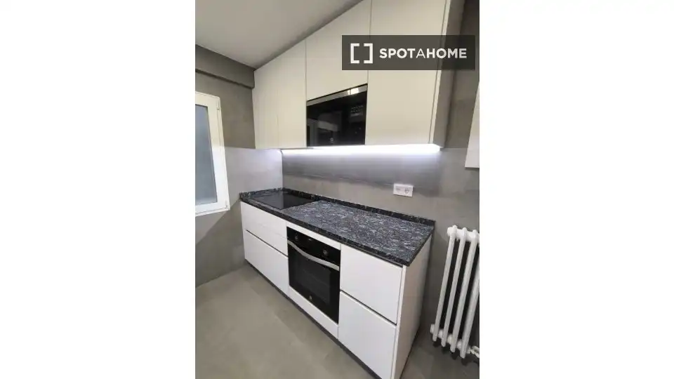 Cocina de Piso para compartir en Madrid con Aire acondicionado, Calefacción y Amueblado