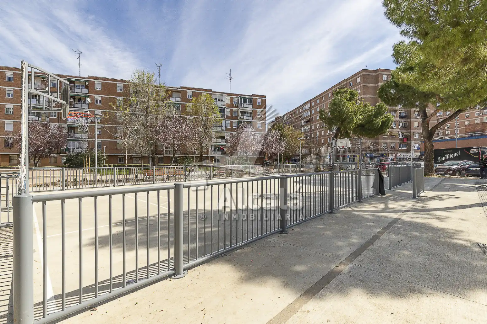 Vista exterior de Pis en venda en Alcalá de Henares amb Aire condicionat, Calefacció i Terrassa