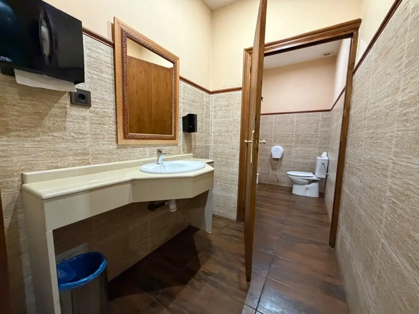 Bathroom of Houses for sale in Chulilla  with Air Conditioner, Heating and Terrace