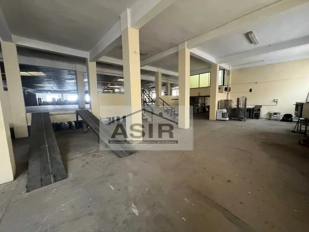 Nave industrial en venta en Corbera