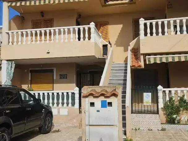 Vista exterior de Pis en venda en San Pedro del Pinatar amb Aire condicionat