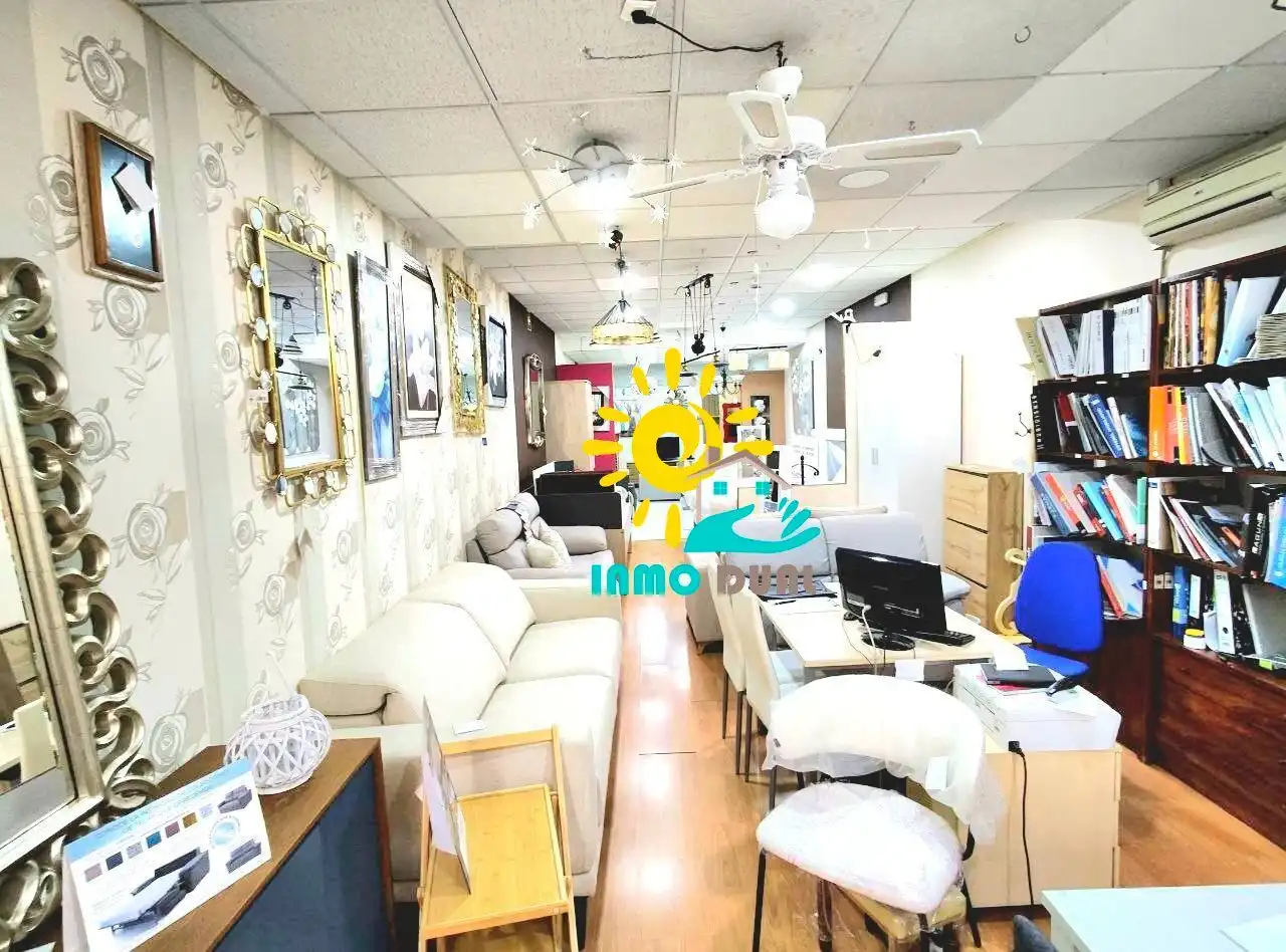 Local comercial en venda a Casco Antiguo