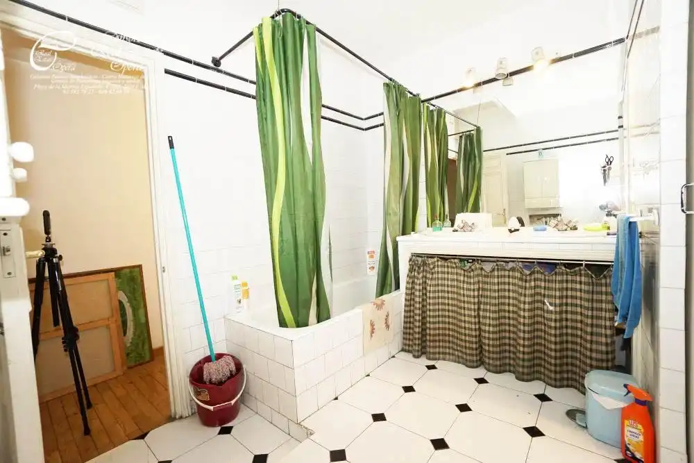 Bathroom of Flat for sale in Madrid  with Terrace and Balcony